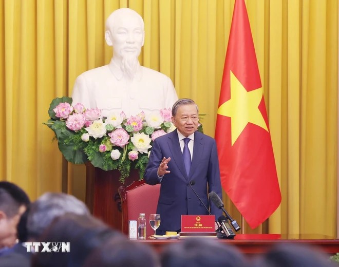 Tổng Bí thư, Chủ tịch nước trao quyết định bổ nhiệm Đại sứ Việt Nam tại các nước Tổng Bí thư, Chủ tịch nước trao quyết định bổ nhiệm Đại sứ Việt Nam tại các nước