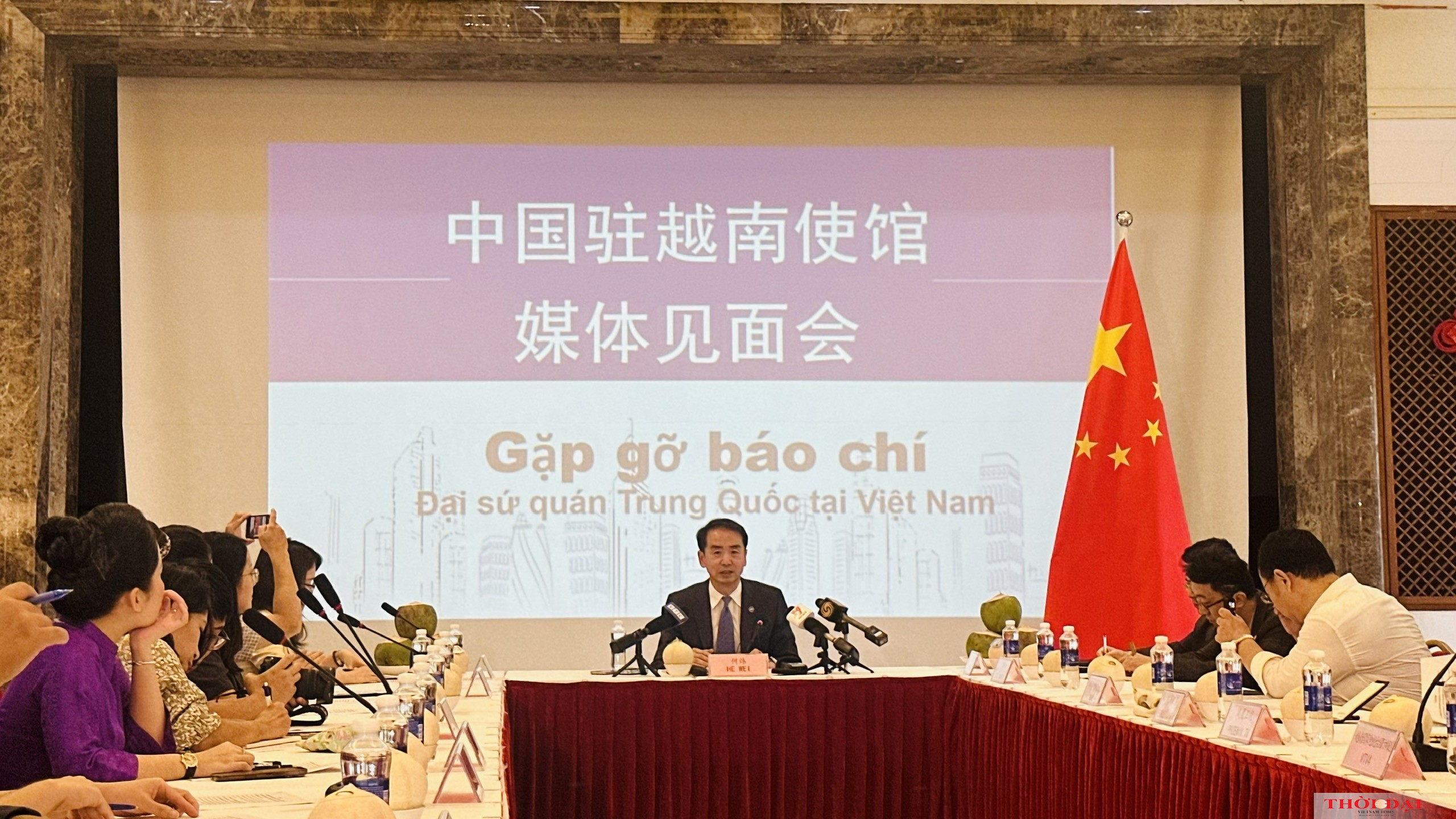 Đại sứ đặc mệnh toàn quyền Cộng hòa Nhân dân Trung Hoa tại Việt Nam Hà Vĩ gặp gỡ báo chí. Ảnh: Mai Thuỳ Đại sứ đặc mệnh toàn quyền Cộng hòa Nhân dân Trung Hoa tại Việt Nam Hà Vĩ gặp gỡ báo chí. Ảnh: Mai Thuỳ
