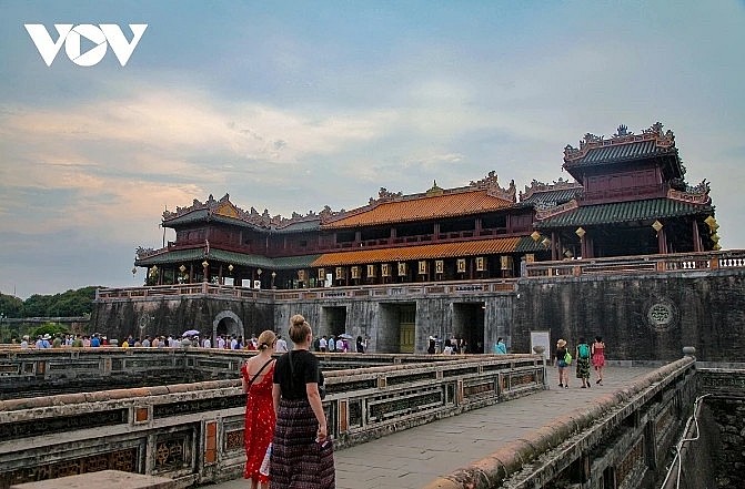 Foreign travellers visit the Complex of Hue monuments, a UNESCO World Cultural Heritage site. Foreign travellers visit the Complex of Hue monuments, a UNESCO World Cultural Heritage site.