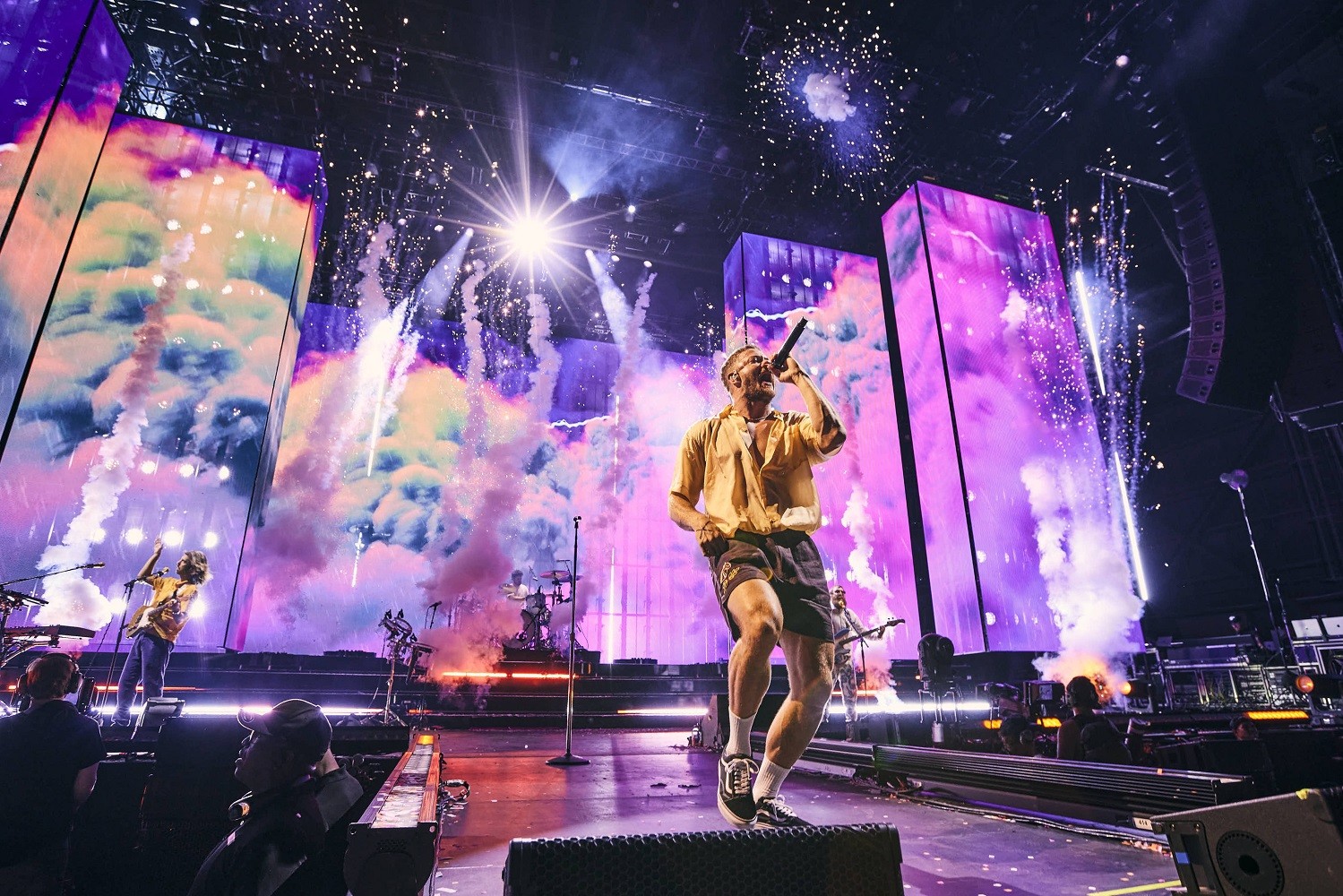Tượng đài nhạc Rock Imagine Dragons sẵn sàng cháy cùng khán giả Việt Tượng đài nhạc Rock Imagine Dragons sẵn sàng cháy cùng khán giả Việt