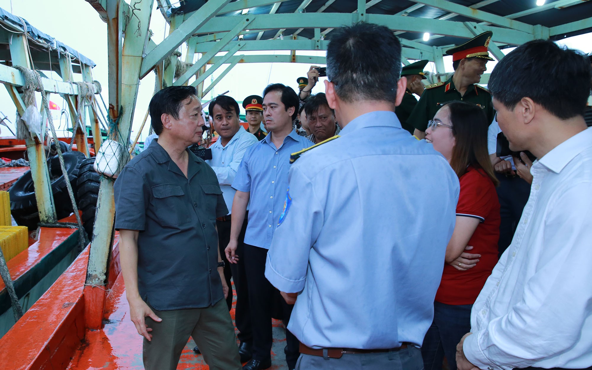 Đồng hành cùng bà con ngư dân sớm gỡ “thẻ vàng” IUU Cùng bà con ngư dân sớm gỡ “thẻ vàng” IUU