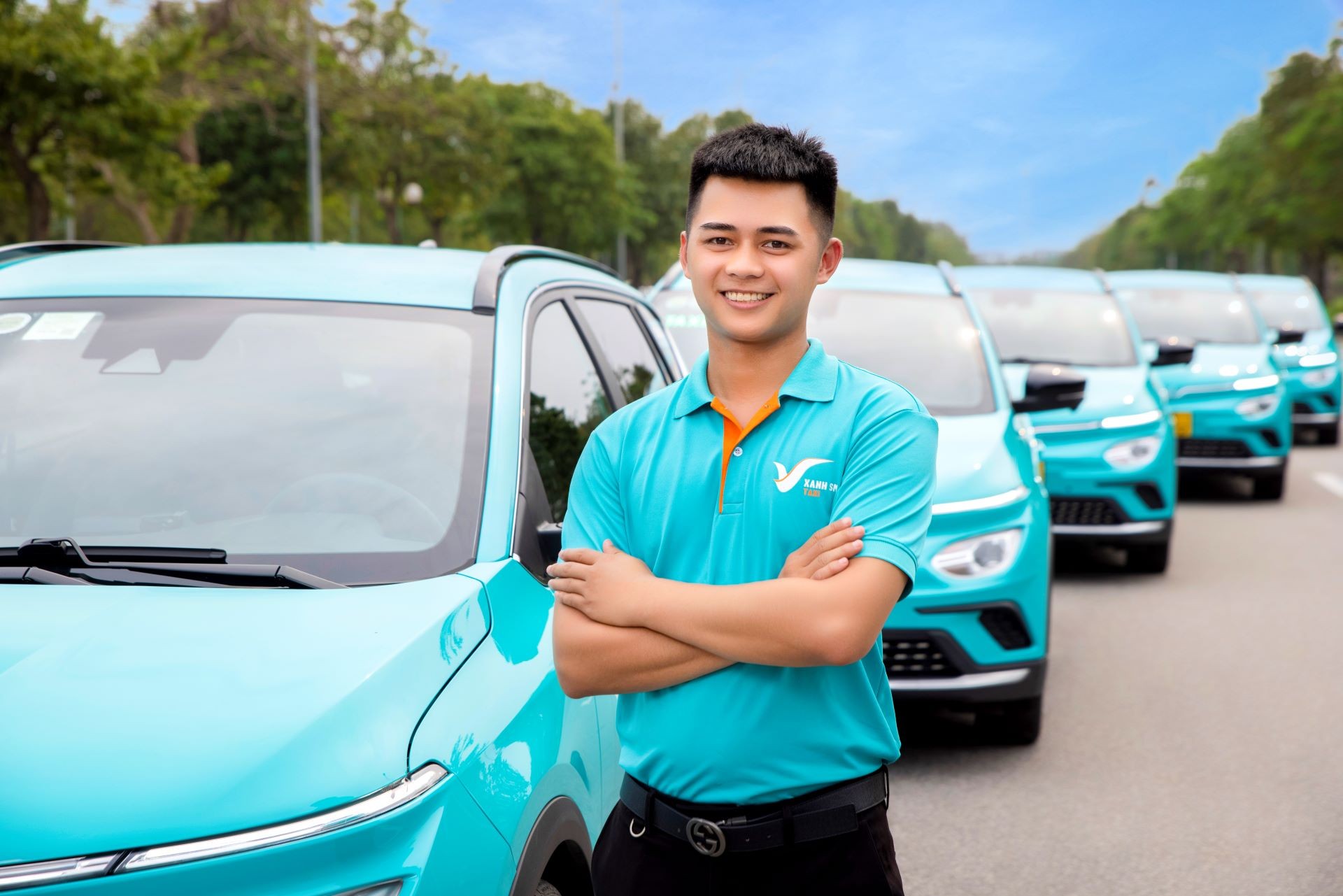 Tài xế taxi của Xanh SM được ký hợp đồng lao động chính thức, hưởng thu nhập cao lên đến 25-30 triệu/tháng, cùng nhiều chế độ đãi ngộ tốt so với thị trường Tài xế taxi của Xanh SM được ký hợp đồng lao động chính thức, hưởng thu nhập cao lên đến 25-30 triệu/tháng, cùng nhiều chế độ đãi ngộ tốt so với thị trường