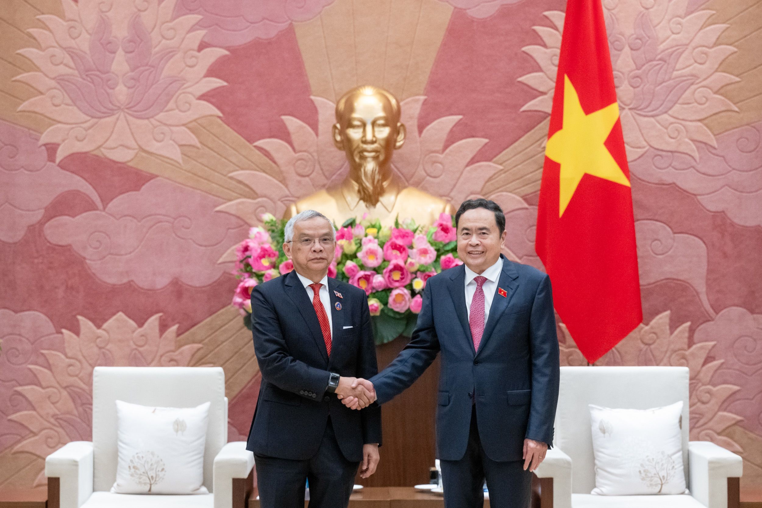 Nghị viện đóng góp tăng cường kết nối và tăng trưởng toàn diện của ASEAN Nghị viện đóng góp tăng cường kết nối và tăng trưởng toàn diện của ASEAN