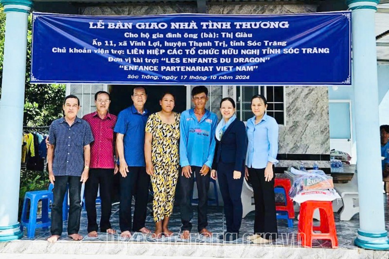 Bàn giao 2 căn nhà tình thương cho các hộ khó khăn ở Sóc Trăng Bàn giao 2 căn nhà tình thương cho các hộ khó khăn ở Sóc Trăng