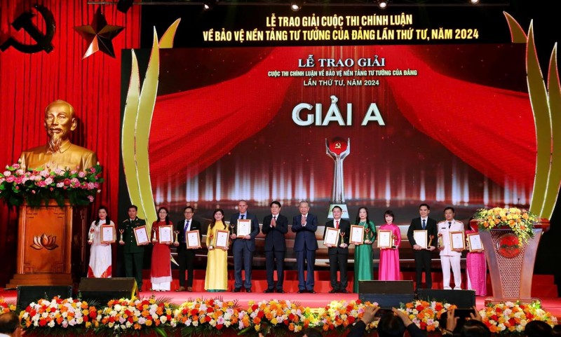 Vinh danh 134 tác phẩm và 20 tập thể tại cuộc thi chính luận về bảo vệ nền tảng tư tưởng của Đảng lần IV Vinh danh 134 tác phẩm và 20 tập thể tại cuộc thi chính luận về bảo vệ nền tảng tư tưởng của Đảng lần IV