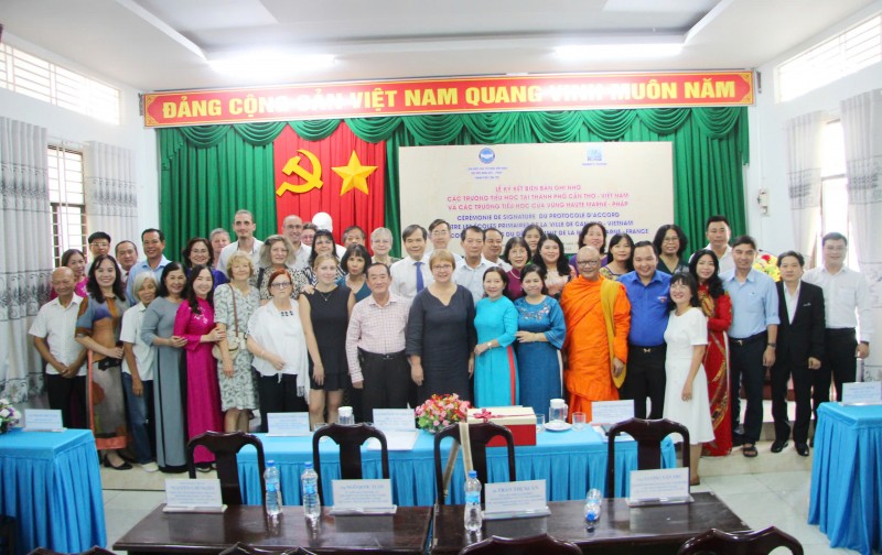 Ký kết hợp tác giữa các trường tiểu học của thành phố Cần Thơ và Pháp Ký kết hợp tác giữa các trường tiểu học của thành phố Cần Thơ và Pháp