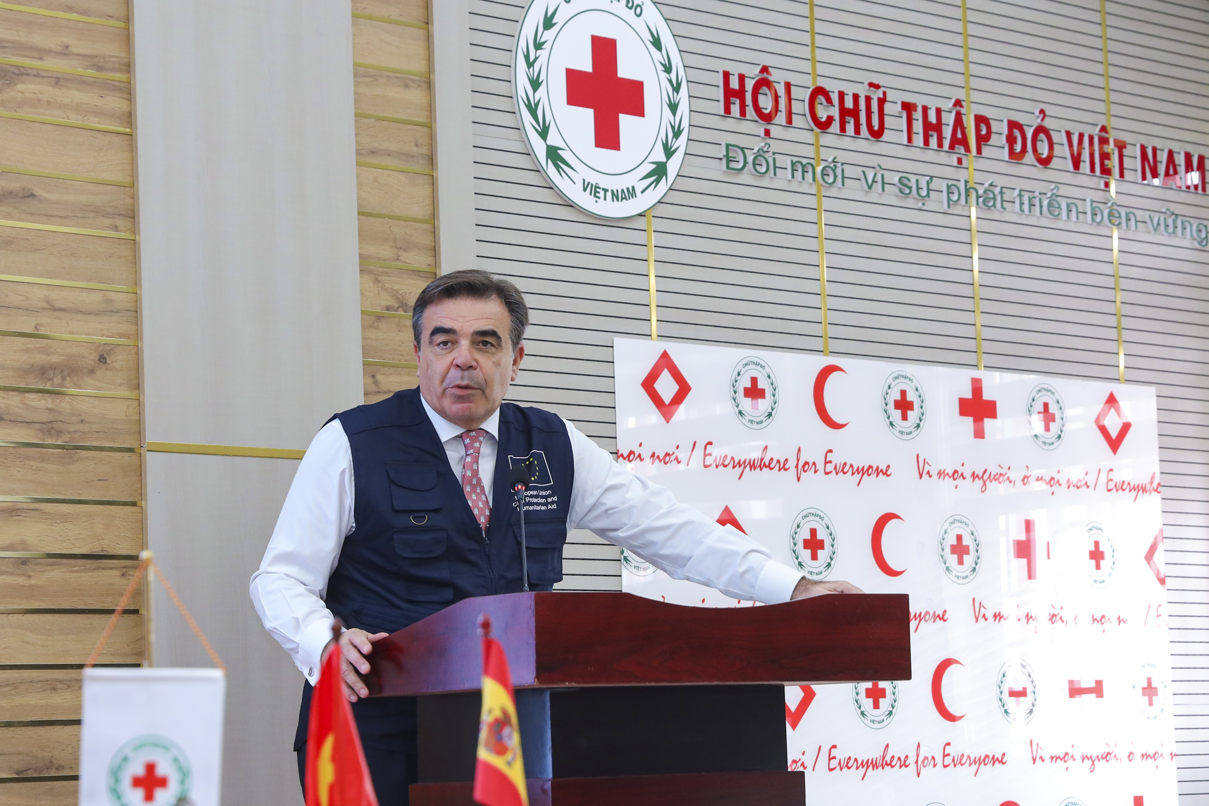 ECHO, World Vision, CARE và Plan hợp tác hỗ trợ nhân đạo cho Việt Nam sau bão Yagi ECHO, World Vision, CARE và Plan hợp tác hỗ trợ nhân đạo cho Việt Nam sau bão Yagi