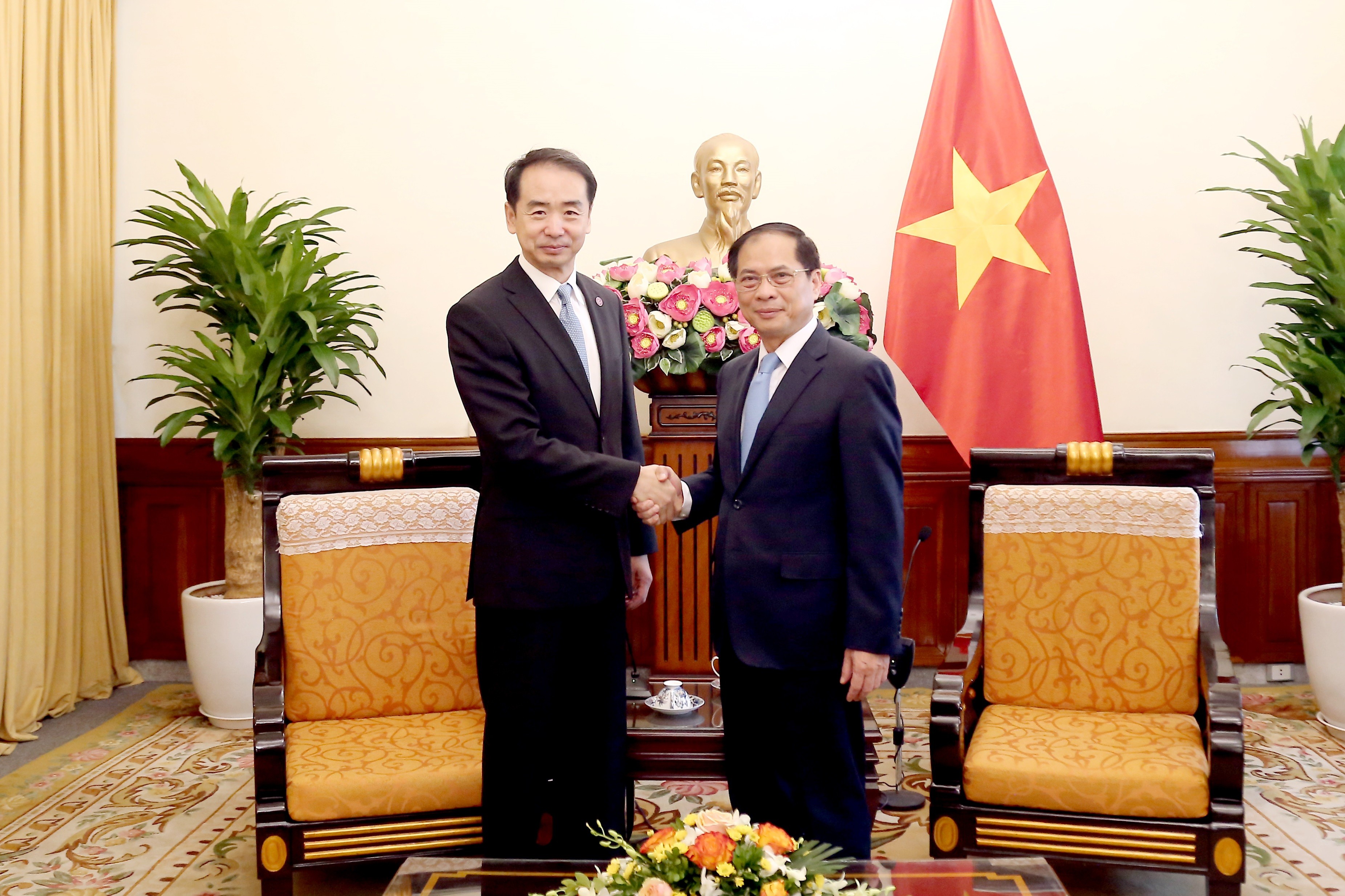 Việt Nam luôn coi trọng việc phát triển quan hệ Đối tác hợp tác chiến lược toàn diện với Trung Quốc