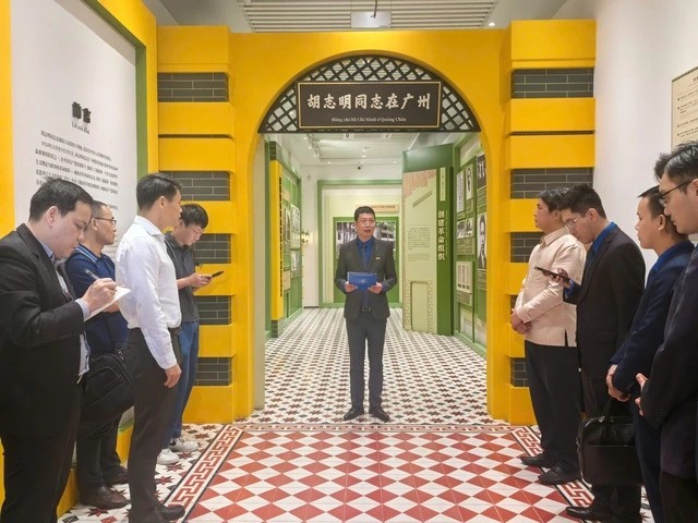 Giao lưu hữu nghị thanh niên Trung - Việt: Gắn kết sự hiểu biết và tình cảm giữa thế hệ trẻ hai nước Giao lưu hữu nghị thanh niên Trung - Việt: Gắn kết sự hiểu biết và tình cảm giữa thế hệ trẻ hai nước