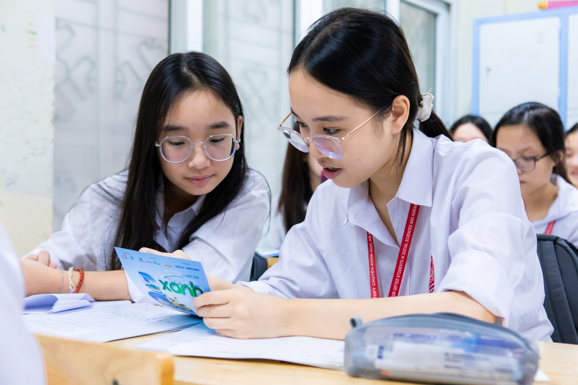 Học sinh trường THPT chuyên Khoa học Xã hội và Nhân văn tìm hiểu các mốc thời gian quan trọng của cuộc thi mùa 2. Học sinh trường THPT chuyên Khoa học Xã hội và Nhân văn tìm hiểu các mốc thời gian quan trọng của cuộc thi mùa 2.