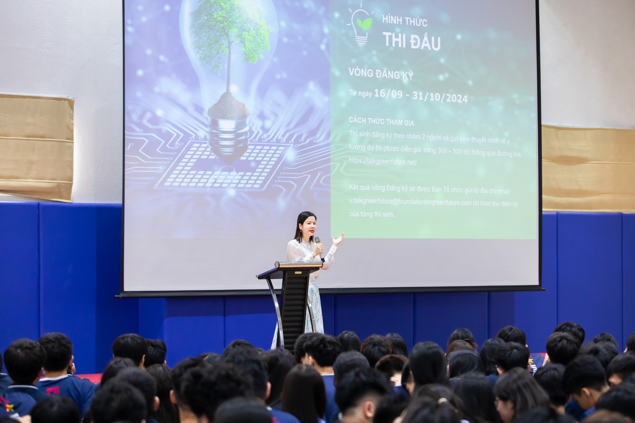 TS. Lê Thái Hà – Giám đốc Điều hành Quỹ Vì tương lai xanh, đại diện Ban tổ chức – chia sẻ về cuộc thi Tiếng nói Xanh mùa 2 tại Trường liên cấp Vinschool Ocean Park. Đây là ngôi trường có lượng thí sinh tham gia đông đảo nhất ở cuộc thi Tiếng nói Xanh mùa 1. TS. Lê Thái Hà – Giám đốc Điều hành Quỹ Vì tương lai xanh, đại diện Ban tổ chức – chia sẻ về cuộc thi Tiếng nói Xanh mùa 2 tại Trường liên cấp Vinschool Ocean Park. Đây là ngôi trường có lượng thí sinh tham gia đông đảo nhất ở cuộc thi Tiếng nói Xanh mùa 1.