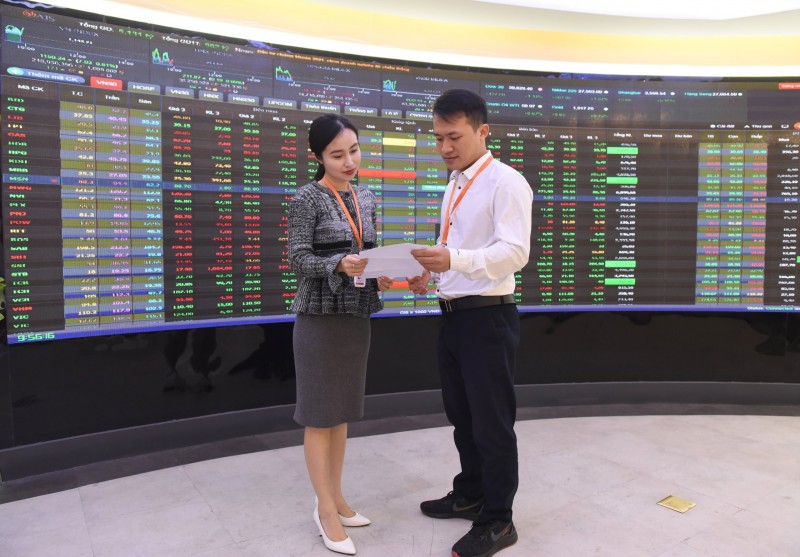 Để dư nợ chứng khoán lập kỷ lục, CTCK đang chấp nhận đánh đổi nguồn thu Để dư nợ chứng khoán lập kỷ lục, CTCK đang chấp nhận đánh đổi nguồn thu