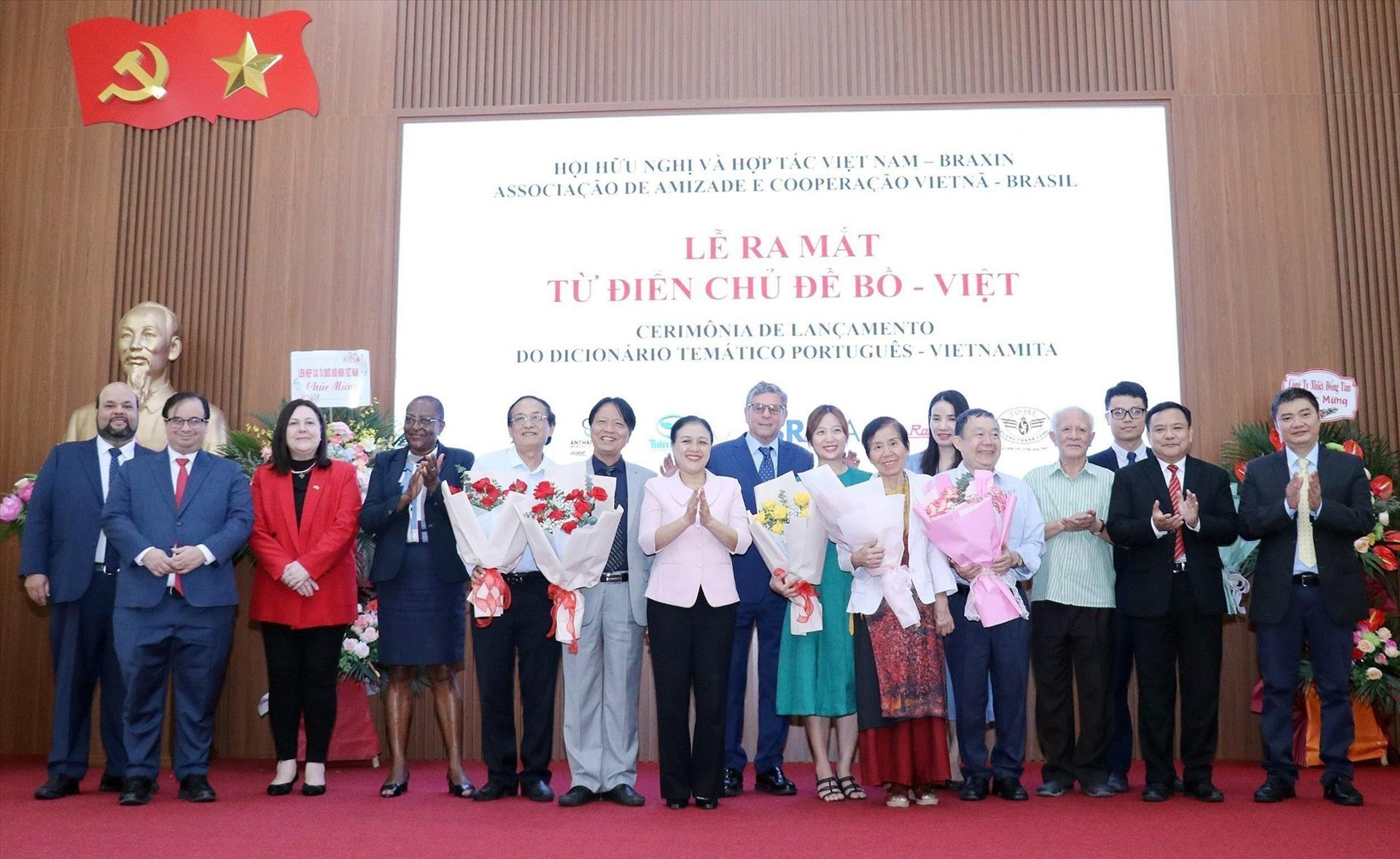 Đại sứ Nguyễn Phương Nga và câu chuyện đối ngoại nhân dân trong thời đại mới Đại sứ Nguyễn Phương Nga và câu chuyện đối ngoại nhân dân trong thời đại mới