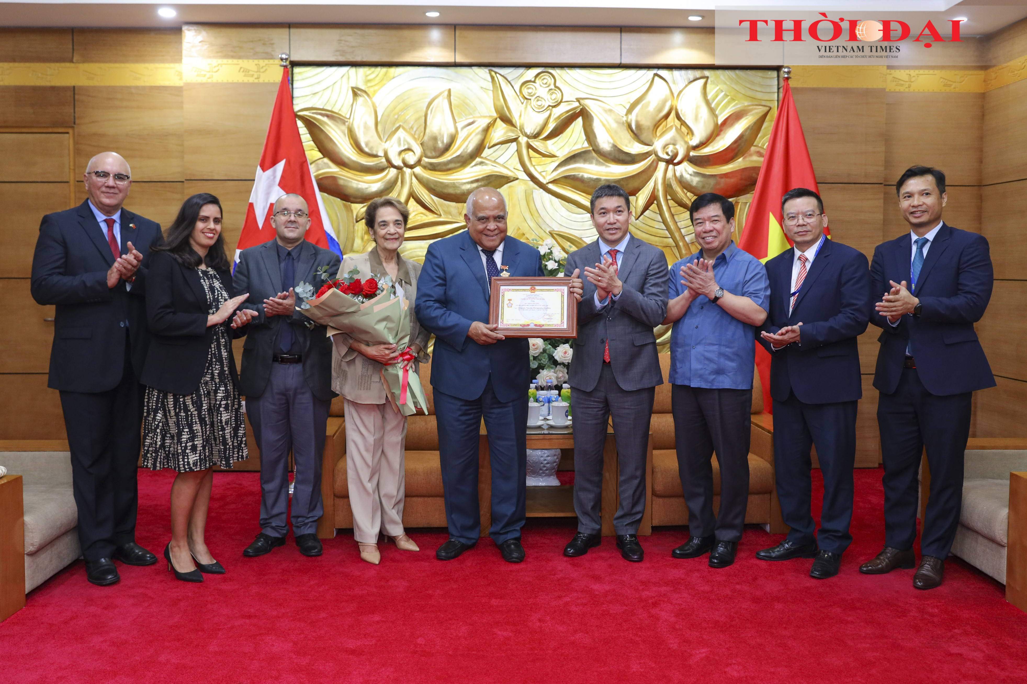 Các đại biểu chụp ảnh lưu niệm. (Ảnh: Đinh Hòa) Các đại biểu chụp ảnh lưu niệm. (Ảnh: Đinh Hòa)