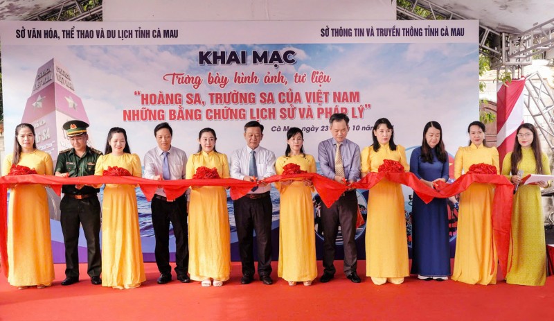 Cà Mau trưng bày trên 60 hình ảnh tư liệu quý về chủ quyền Hoàng Sa, Trường Sa Cà Mau trưng bày trên 60 hình ảnh tư liệu quý về chủ quyền Hoàng Sa, Trường Sa