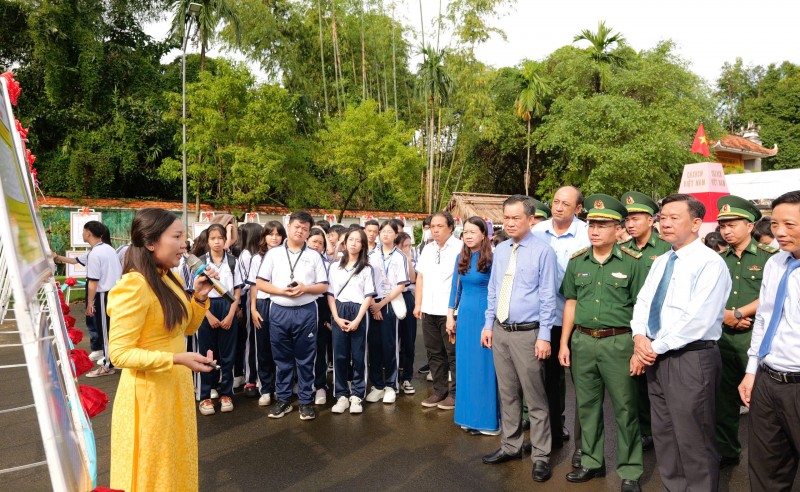 Cà Mau trưng bày trên 60 hình ảnh tư liệu quý về chủ quyền Hoàng Sa, Trường Sa Cà Mau trưng bày trên 60 hình ảnh tư liệu quý về chủ quyền Hoàng Sa, Trường Sa