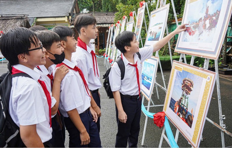 Cà Mau trưng bày trên 60 hình ảnh tư liệu quý về chủ quyền Hoàng Sa, Trường Sa Cà Mau trưng bày trên 60 hình ảnh tư liệu quý về chủ quyền Hoàng Sa, Trường Sa