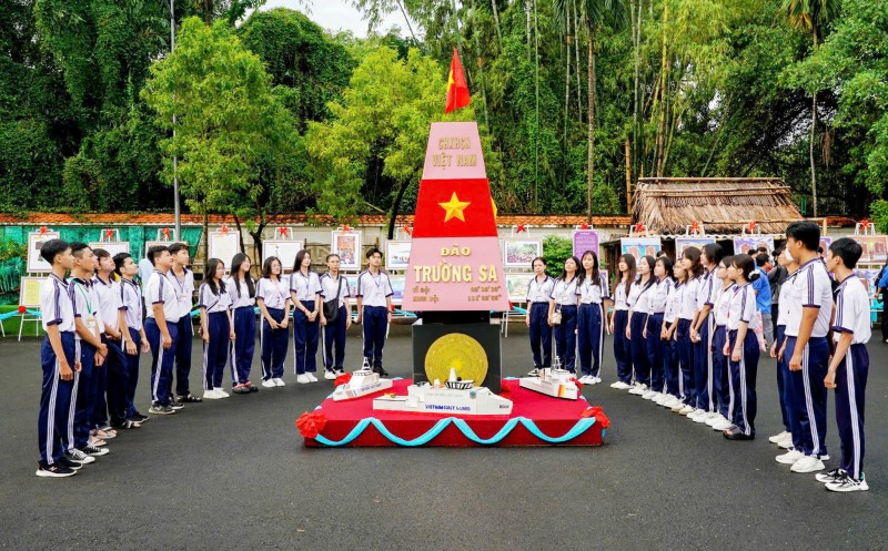 Cà Mau trưng bày trên 60 hình ảnh tư liệu quý về chủ quyền Hoàng Sa, Trường Sa Cà Mau trưng bày trên 60 hình ảnh tư liệu quý về chủ quyền Hoàng Sa, Trường Sa