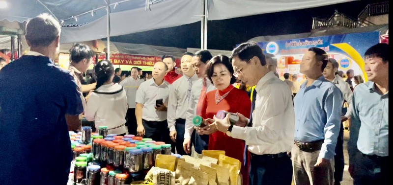 Kỷ niệm 75 năm Ngày truyền thống Quân tình nguyện và Chuyên gia Việt Nam giúp Lào Kỷ niệm 75 năm Ngày truyền thống Quân tình nguyện và Chuyên gia Việt Nam giúp Lào
