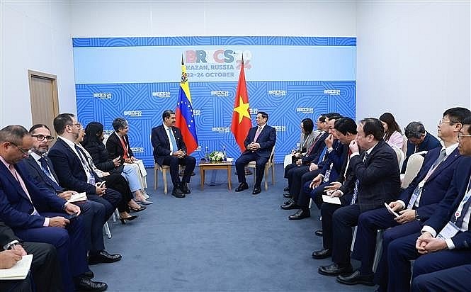 Prime Minister Pham Minh Chinh (right, centre) meets with Venezuelan President Nicolas Maduro. (Photo: VNA) Prime Minister Pham Minh Chinh (right, centre) meets with Venezuelan President Nicolas Maduro. (Photo: VNA)
