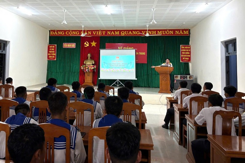 Diễn đàn thanh niên chủ đề: “Bộ Tư lệnh Vùng 5 Hải quân - 49 năm hành trình giữ biển” tại Tiểu đoàn 563. Diễn đàn thanh niên chủ đề: “Bộ Tư lệnh Vùng 5 Hải quân - 49 năm hành trình giữ biển” tại Tiểu đoàn 563.