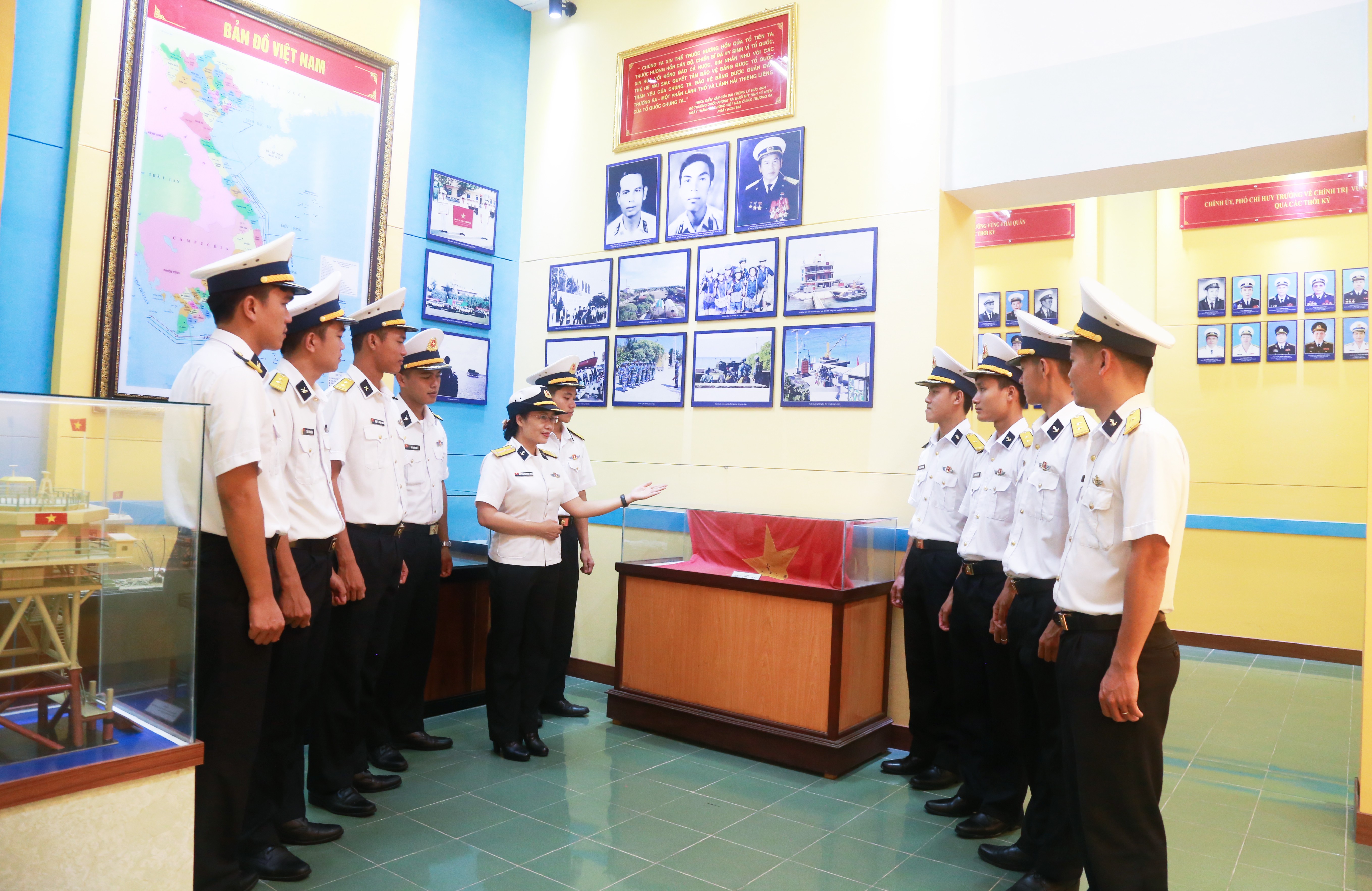 Chuỗi hoạt động chào mừng kỷ niệm 49 năm ngày thành lập Vùng 4 Hải quân Chuỗi hoạt động chào mừng kỷ niệm 49 năm ngày thành lập Vùng 4 Hải quân