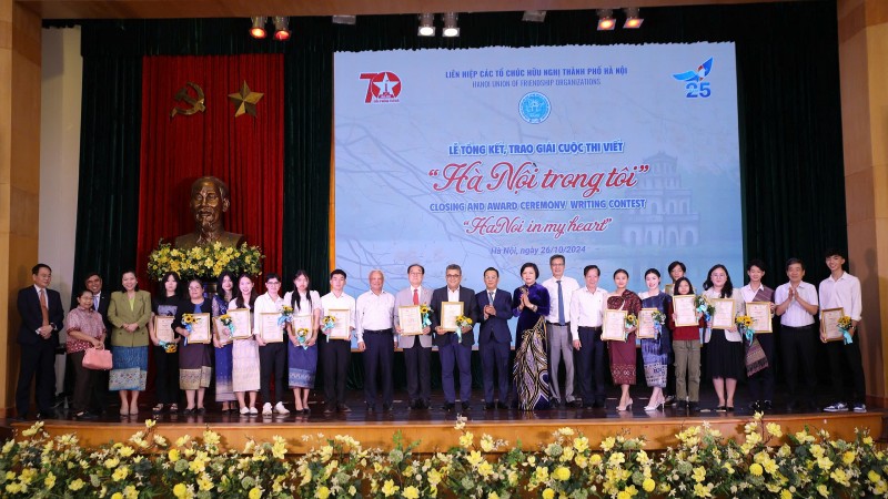 Giáo sư Hàn Quốc với bài viết “Hà Nội là sao vàng trong tôi” giành giải Đặc biệt cuộc thi viết về Hà Nội Giáo sư Hàn Quốc với bài viết “Hà Nội là sao vàng trong tôi” giành giải Đặc biệt cuộc thi viết về Hà Nội
