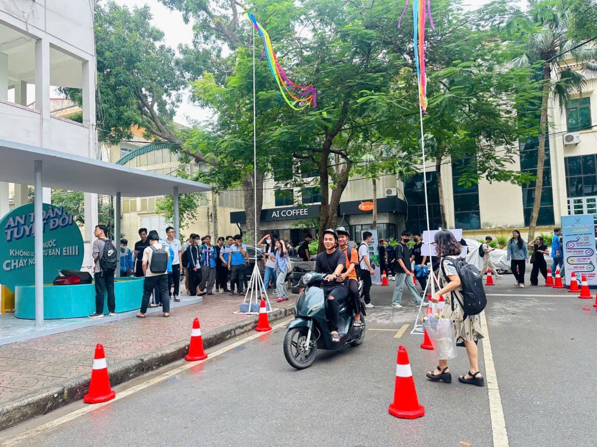 Không chỉ tiện lợi, các mẫu xe máy điện VinFast còn đang có giá bán rất “mềm”. Không chỉ tiện lợi, các mẫu xe máy điện VinFast còn đang có giá bán rất “mềm”.