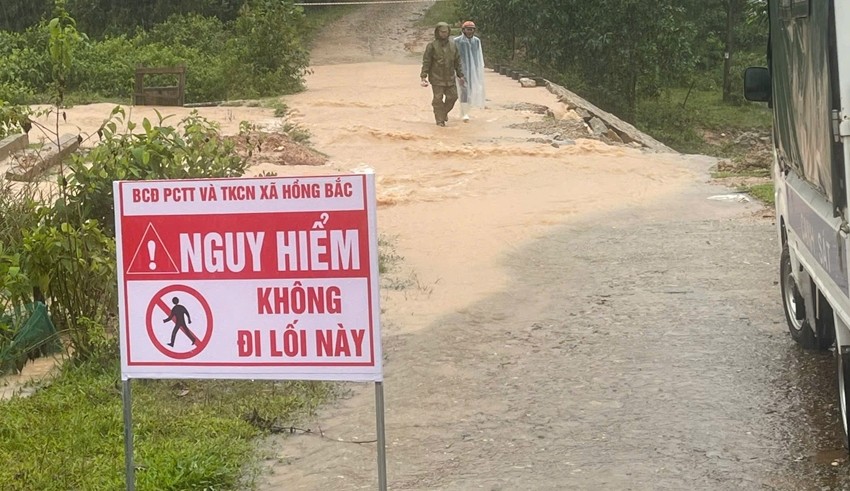 Xã Hồng Bắc (huyện A Lưới, tỉnh Thừa Thiên Huế) cảnh báo nguy hiểm ở khu vực ngầm tràn. (Ảnh: Báo Thừa Thiên Huế) Xã Hồng Bắc (huyện A Lưới, tỉnh Thừa Thiên Huế) cảnh báo nguy hiểm ở khu vực ngầm tràn. (Ảnh: Báo Thừa Thiên Huế)
