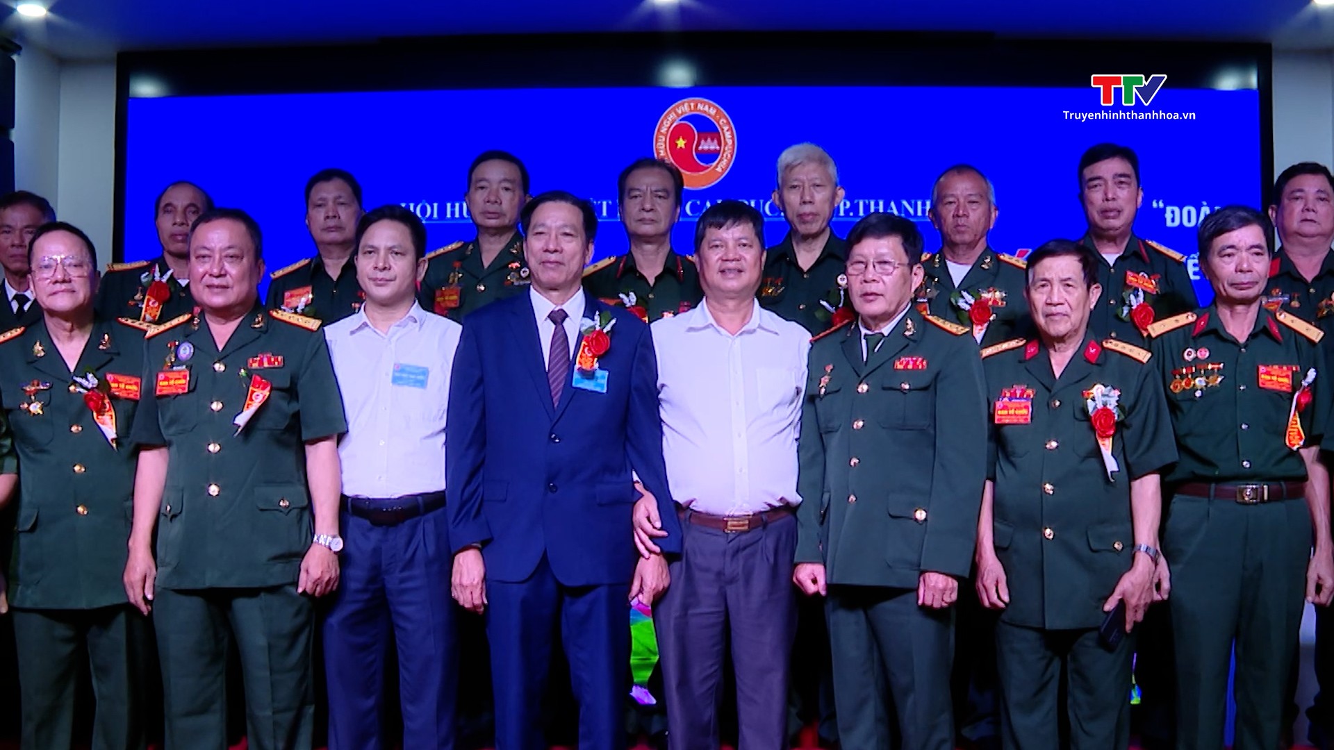 Ban Chấp hành Hội hữu nghị Việt Nam - Campuchia thành phố Thanh Hóa chụp ảnh lưu niệm cùng các đại biểu. (Ảnh: truyenhinhthanhhoa.vn) Ban Chấp hành Hội hữu nghị Việt Nam - Campuchia thành phố Thanh Hóa chụp ảnh lưu niệm cùng các đại biểu. (Ảnh: truyenhinhthanhhoa.vn)