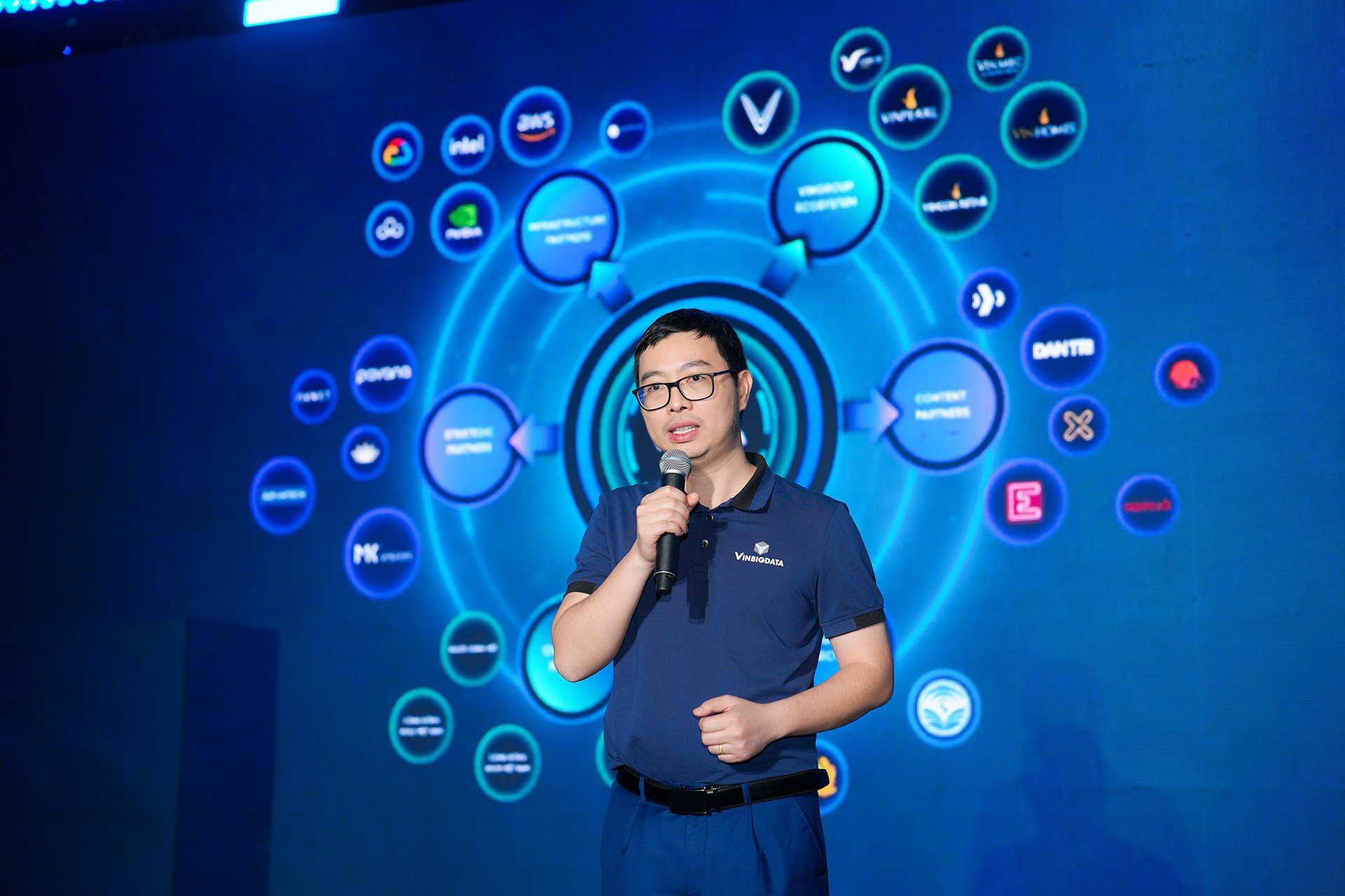 TS. Đào Đức Minh - Tổng giám đốc VinBigdata - chia sẻ về tiềm năng phát triển Gen AI của doanh nghiệp Việt. TS. Đào Đức Minh - Tổng giám đốc VinBigdata - chia sẻ về tiềm năng phát triển Gen AI của doanh nghiệp Việt.
