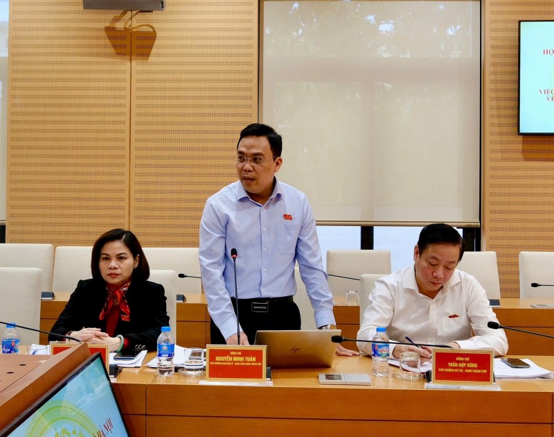 Phó Trưởng ban Kinh tế - Ngân sách HĐND thành phố Hà Nội Nguyễn Minh Tuân tổng hợp các vấn đề đoàn giám sát quan tâm (Ảnh:T.L). Phó Trưởng ban Kinh tế - Ngân sách HĐND thành phố Hà Nội Nguyễn Minh Tuân tổng hợp các vấn đề đoàn giám sát quan tâm (Ảnh:T.L).