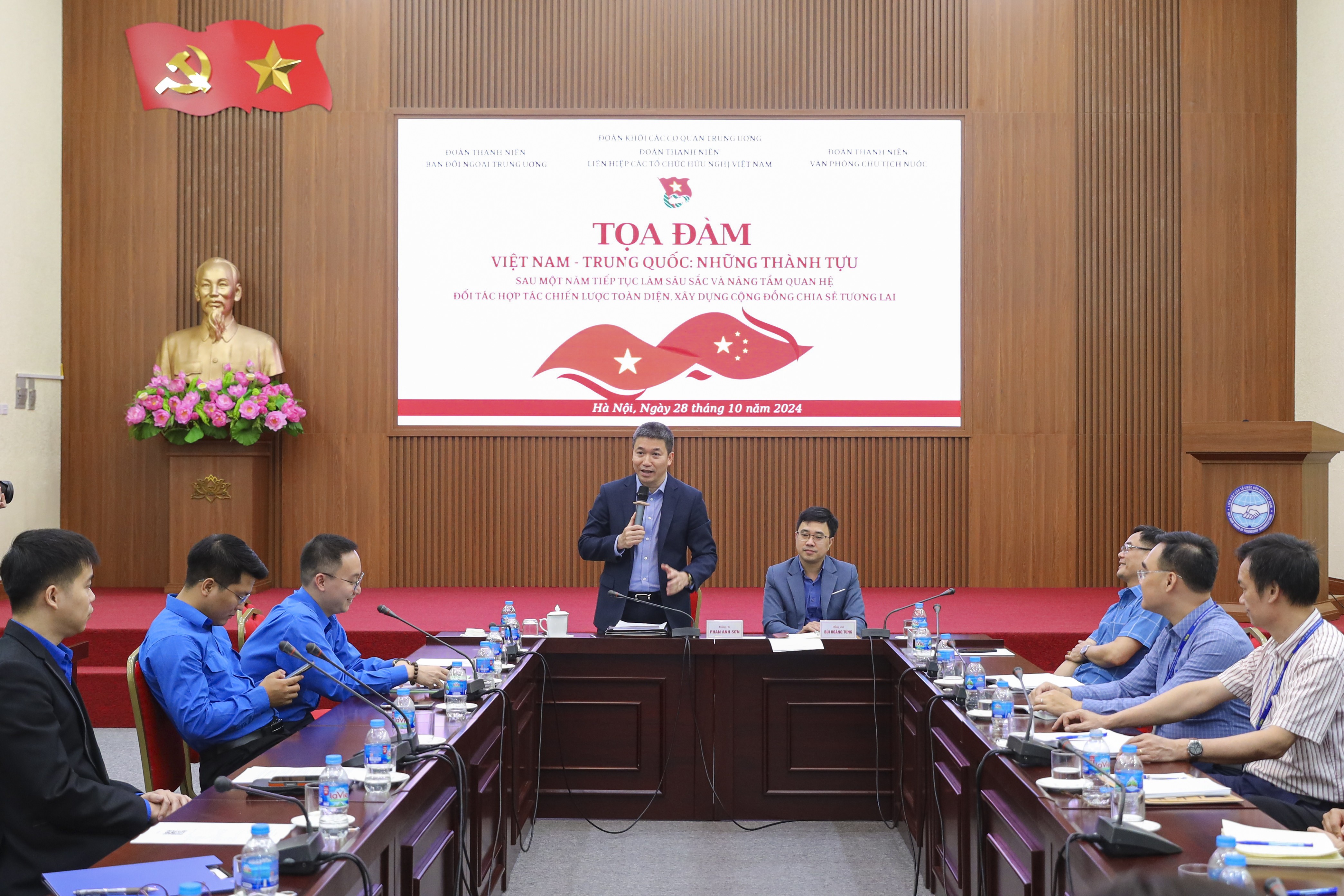 Tiềm năng thúc đẩy quan hệ hợp tác Việt Nam - Trung Quốc dưới góc nhìn thanh niên Tiềm năng thúc đẩy quan hệ hợp tác Việt Nam - Trung Quốc dưới góc nhìn thanh niên