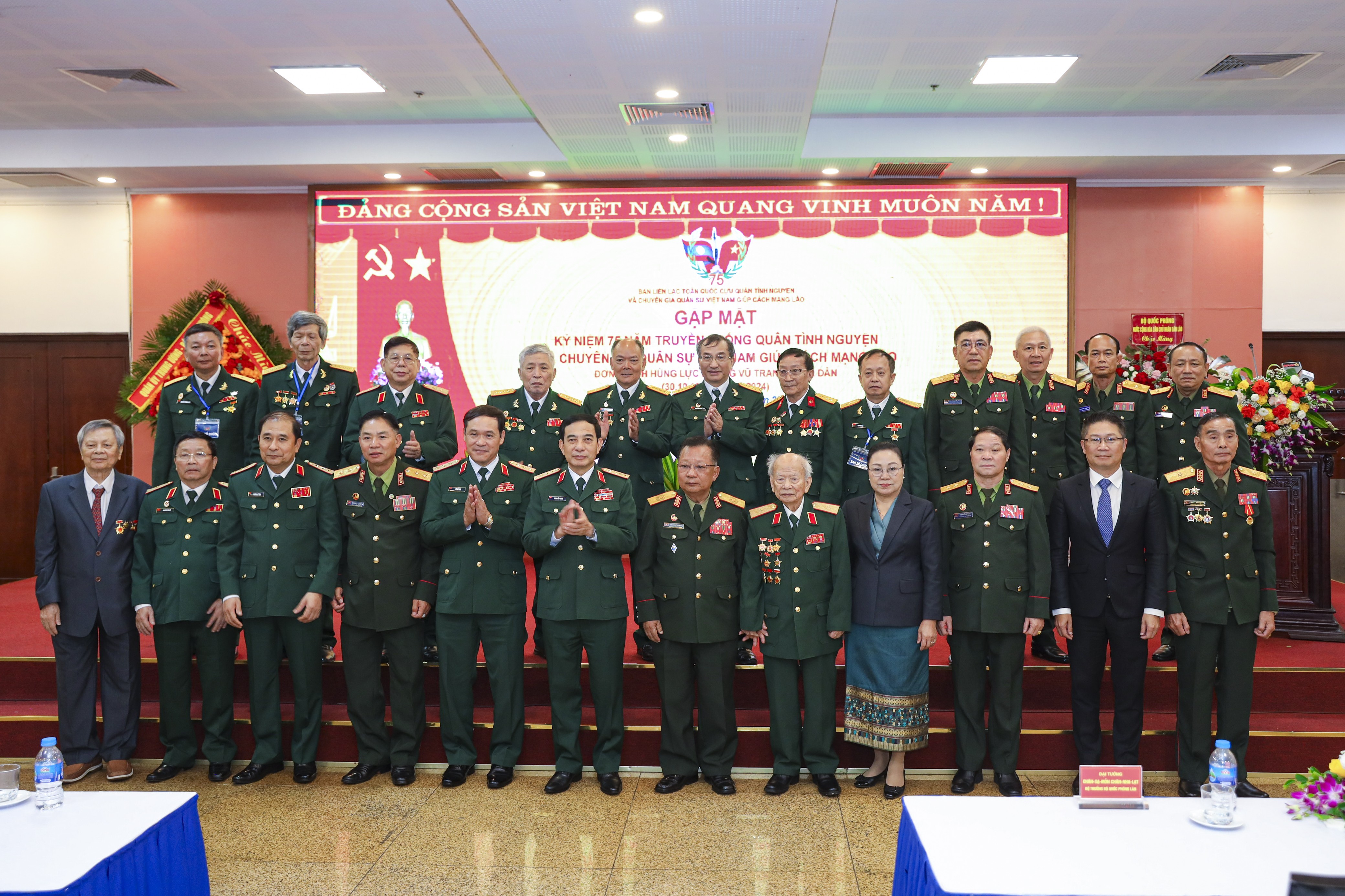 Tri ân dấu chân quân tình nguyện Việt Nam trên đất nước bạn Lào Tri ân dấu chân quân tình nguyện Việt Nam trên đất nước bạn Lào