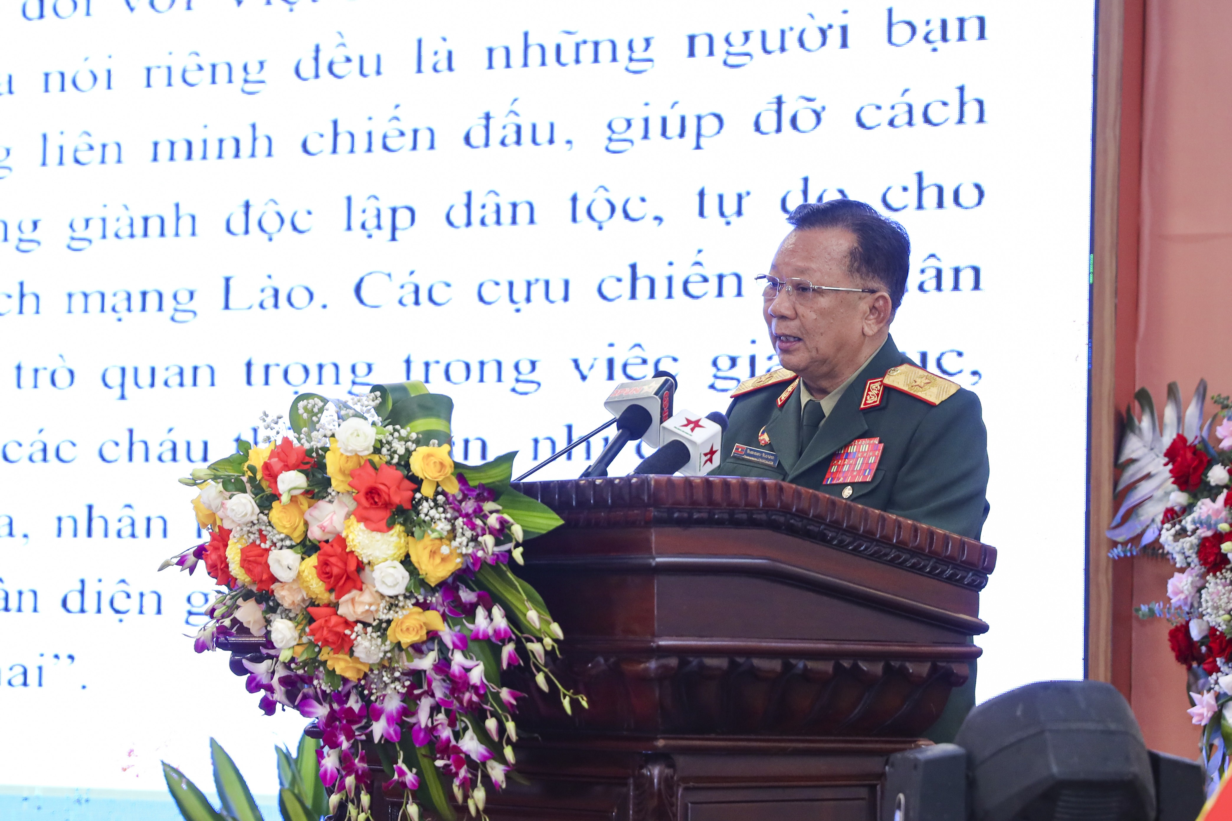 Gặp mặt kỷ niệm 75 năm Ngày truyền thống Quân tình nguyện và Chuyên gia quân sự Việt Nam giúp cách mạng Lào