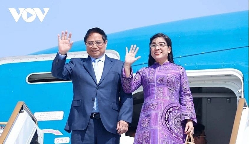 Pham Minh Chinh and his spouse touch down at King Khalid International Airport in Riyadh, starting their working trip to Saudi Arabia. Pham Minh Chinh and his spouse touch down at King Khalid International Airport in Riyadh, starting their working trip to Saudi Arabia.