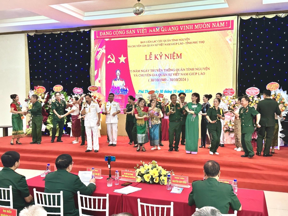 Nhiều hoạt động kỷ niệm 75 năm Ngày truyền thống Quân tình nguyện và Chuyên gia Việt Nam tại Lào Nhiều hoạt động kỷ niệm 75 năm Ngày truyền thống Quân tình nguyện và Chuyên gia Việt Nam tại Lào