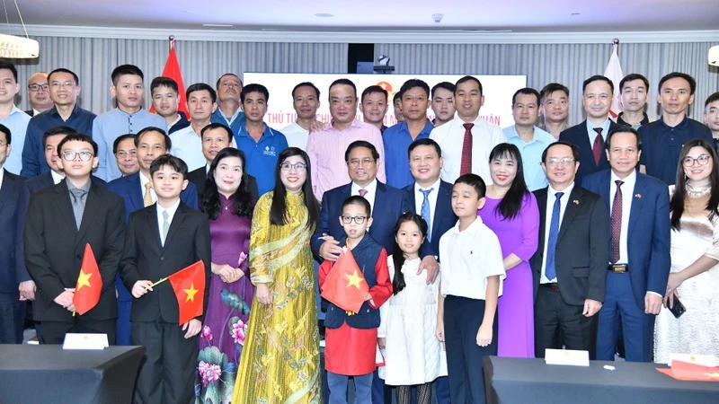 Thủ tướng Phạm Minh Chính và Phu nhân gặp gỡ bà con cộng đồng người Việt Nam tại Qatar Thủ tướng Phạm Minh Chính và Phu nhân gặp gỡ bà con cộng đồng người Việt Nam tại Qatar