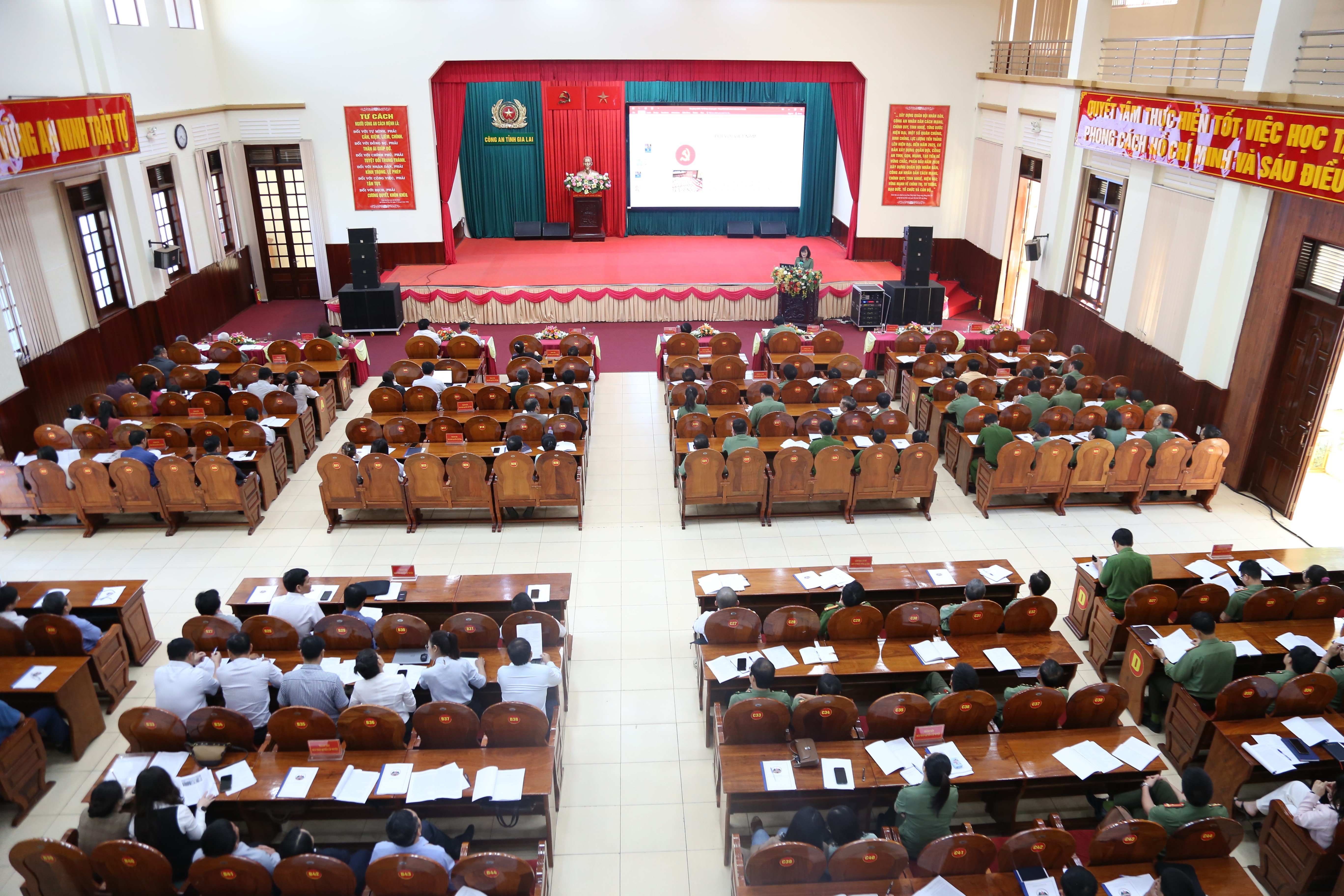 Cần đổi mới tư duy, sáng tạo cách làm mới trong công tác bảo đảm quyền con người Cần đổi mới tư duy, sáng tạo cách làm mới trong công tác bảo đảm quyền con người