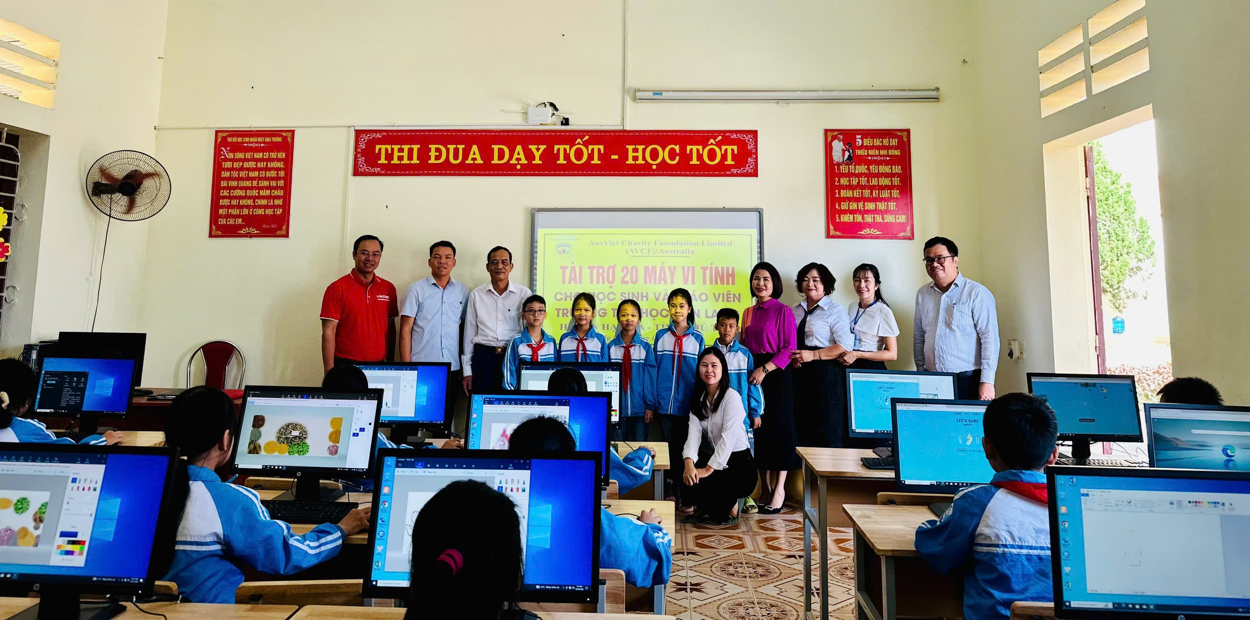 Bàn giao 55 máy vi tính do tổ chức AVCF (Australia) tài trợ cho huyện Hạ Hòa (Phú Thọ) Bàn giao 55 máy vi tính do tổ chức AVCF (Australia) tài trợ cho huyện Hạ Hòa (Phú Thọ)