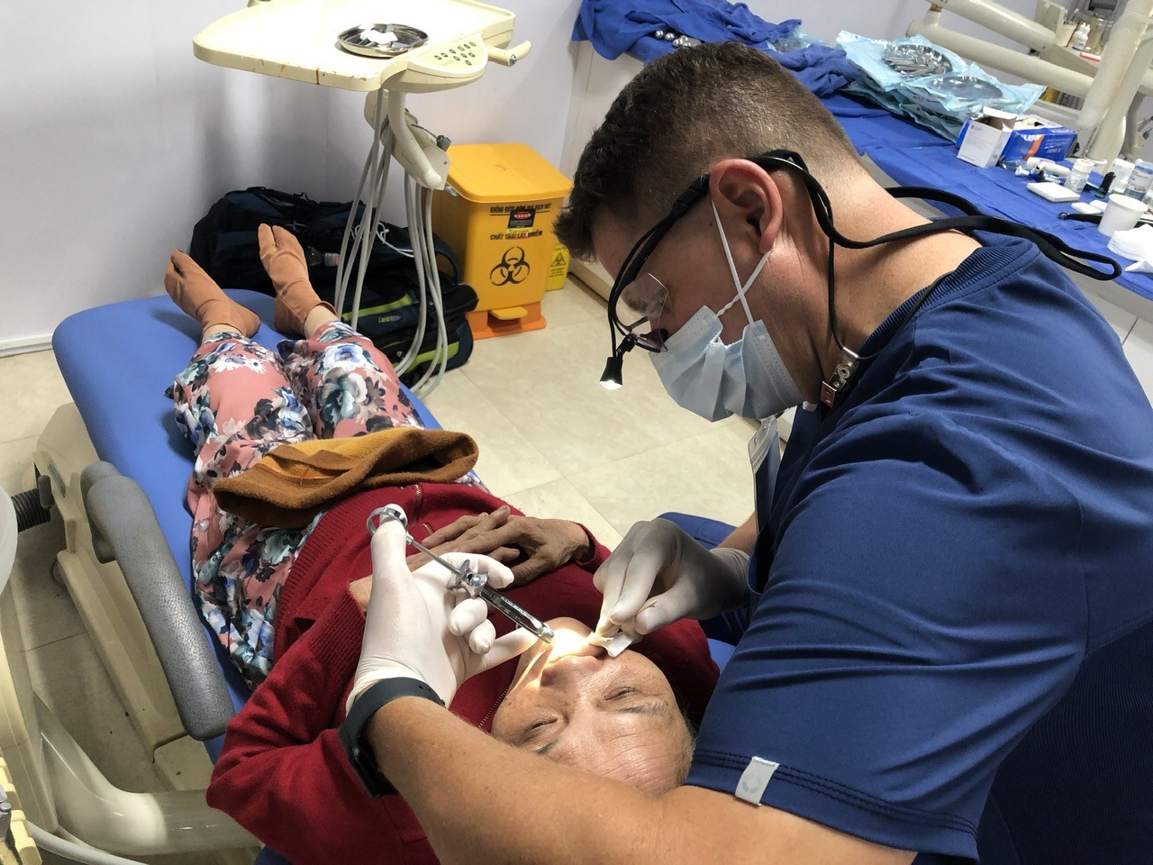 Tổ chức Medical Outreach of America (MOA) từ Hoa Kỳ khám chữa bệnh cho người khuyết tật và nạn nhân chất độc da cam tại Quảng Nam, tháng 10/2024. (Ảnh: Liên hiệp các tổ chức hữu nghị tỉnh Quảng Nam) Tổ chức Medical Outreach of America (MOA) từ Hoa Kỳ khám chữa bệnh cho người khuyết tật và nạn nhân chất độc da cam tại Quảng Nam, tháng 10/2024. (Ảnh: Liên hiệp các tổ chức hữu nghị tỉnh Quảng Nam)