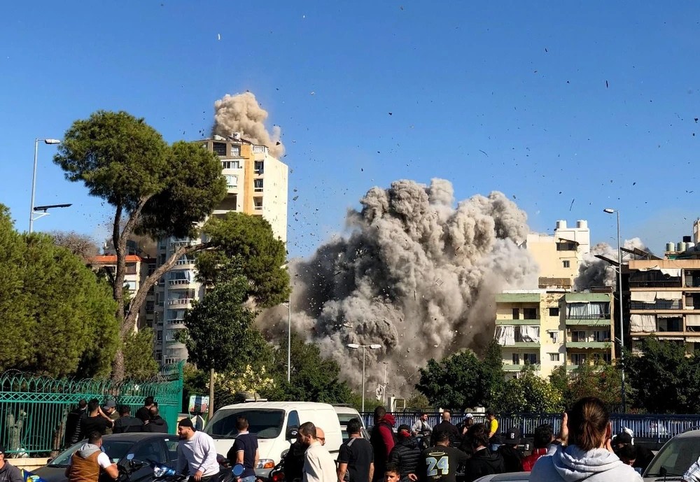 Khói bốc lên sau cuộc không kích của Israel tại Beirut (Liban), ngày 22/10/2024. (Ảnh: THX) Khói bốc lên sau cuộc không kích của Israel tại Beirut (Liban), ngày 22/10/2024. (Ảnh: THX)
