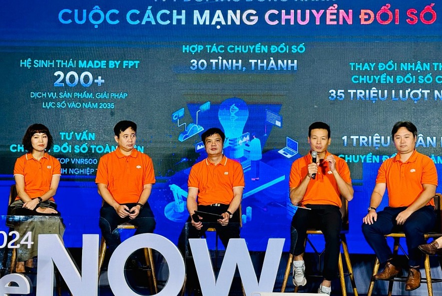 Nguyen Vinh Quang (far right) at an event on October 31. Photo: Le My Nguyen Vinh Quang (far right) at an event on October 31. Photo: Le My