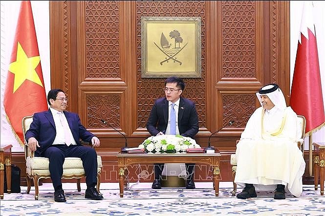 Vietnamese Prime Minister Pham Minh Chinh (L) met with Speaker of the Shura Council (Consultative Assembly) of Qatar Hassan bin Abdulla Al-Ghanim (R) in Doha on October 31. (Photo: VNA) Vietnamese Prime Minister Pham Minh Chinh (L) met with Speaker of the Shura Council (Consultative Assembly) of Qatar Hassan bin Abdulla Al-Ghanim (R) in Doha on October 31. (Photo: VNA)