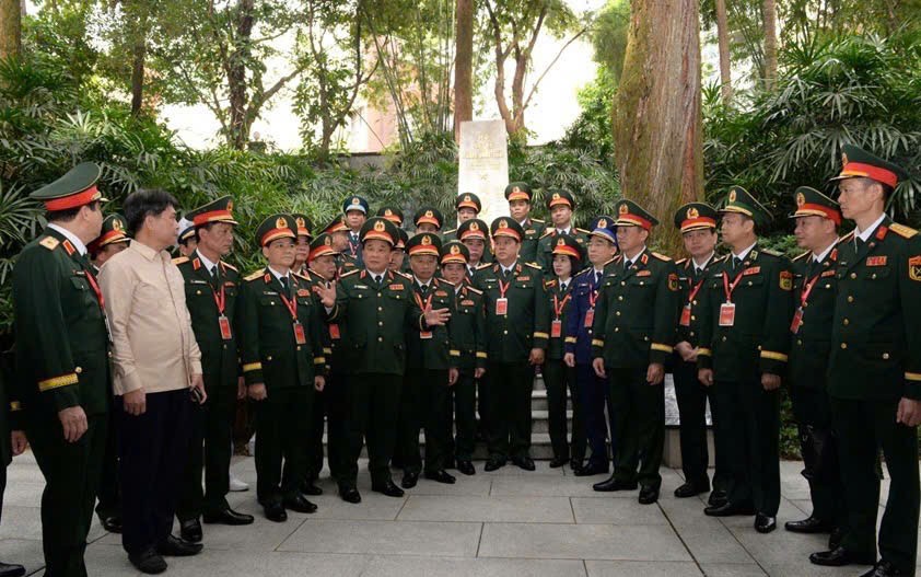 Đoàn đại biểu cấp cao Bộ Quốc phòng Việt Nam thăm và làm việc tại Quảng Đông (Trung Quốc) Đoàn đại biểu cấp cao Bộ Quốc phòng Việt Nam thăm và làm việc tại Quảng Đông (Trung Quốc)