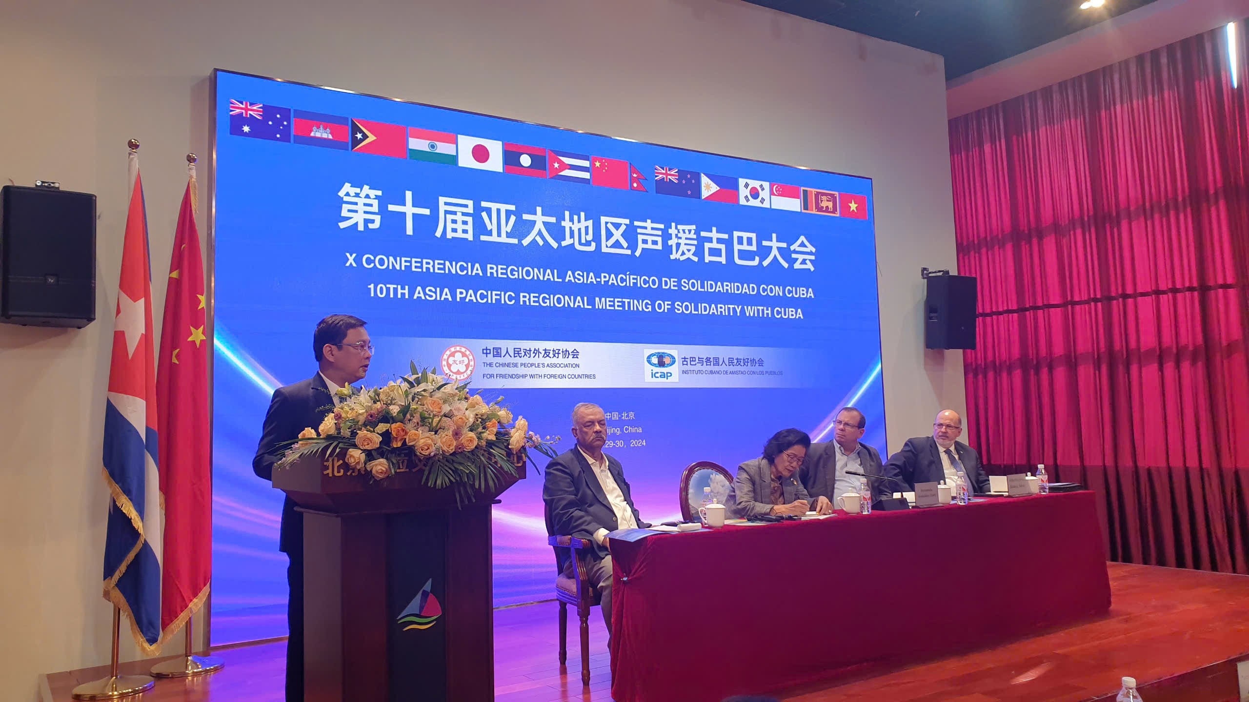 Phó Chủ tịch Liên hiệp các tổ chức hữu nghị Việt Nam Đồng Huy Cương phát biểu Phó Chủ tịch Liên hiệp các tổ chức hữu nghị Việt Nam Đồng Huy Cương phát biểu