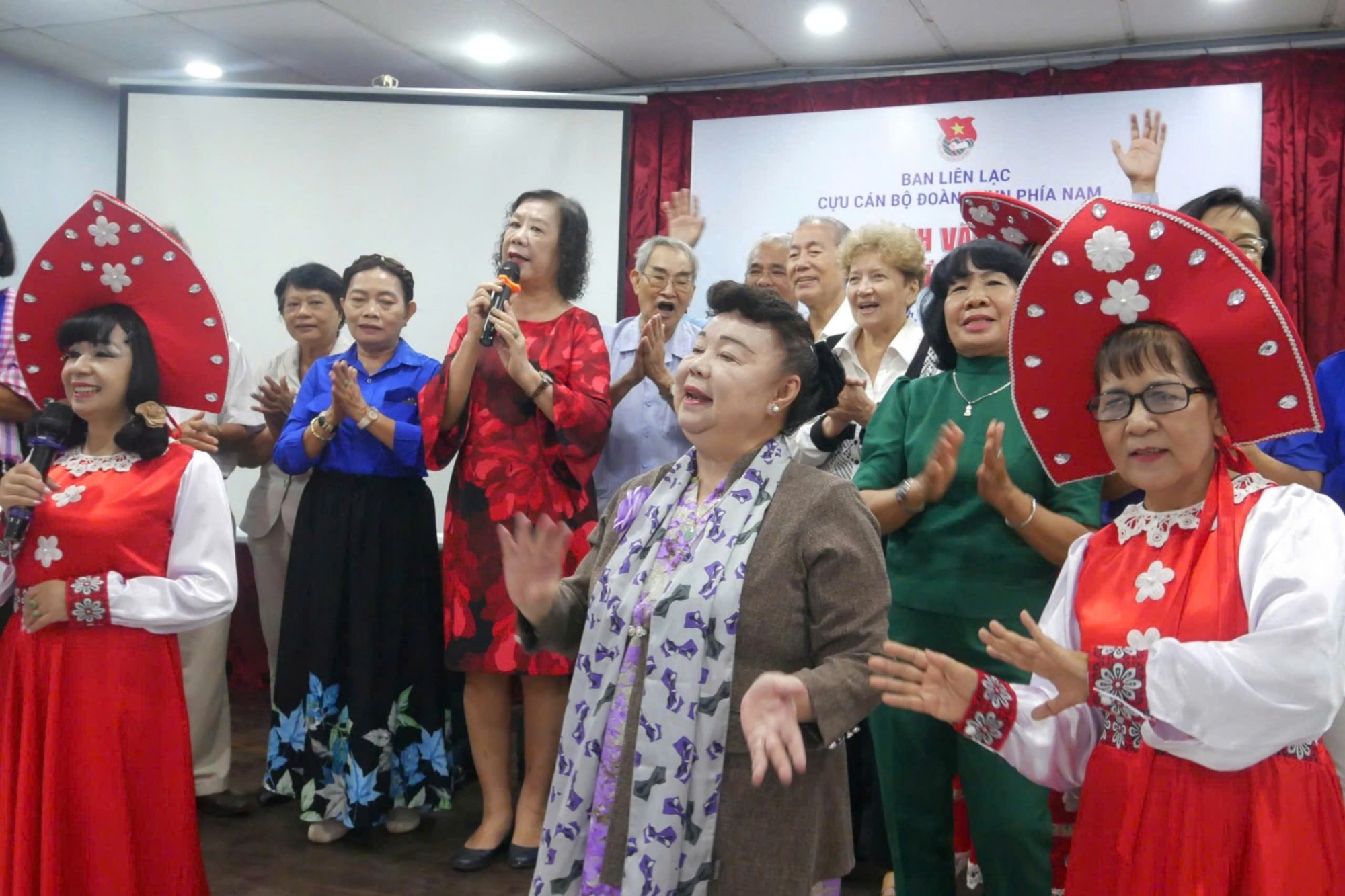 cựu cán bộ Đoàn TPHCM cũng như Liên Xô cựu cán bộ Đoàn TPHCM cũng như Liên Xô
