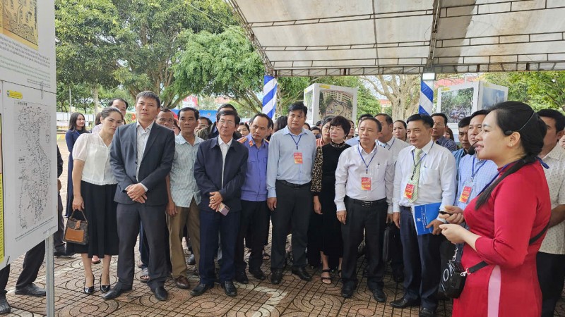 Đắk Lắk: người dân có cơ hội hiểu hơn về chủ quyền 'Hoàng Sa, Trường Sa của Việt Nam' Đắk Lắk: người dân có cơ hội hiểu hơn về chủ quyền 'Hoàng Sa, Trường Sa của Việt Nam'
