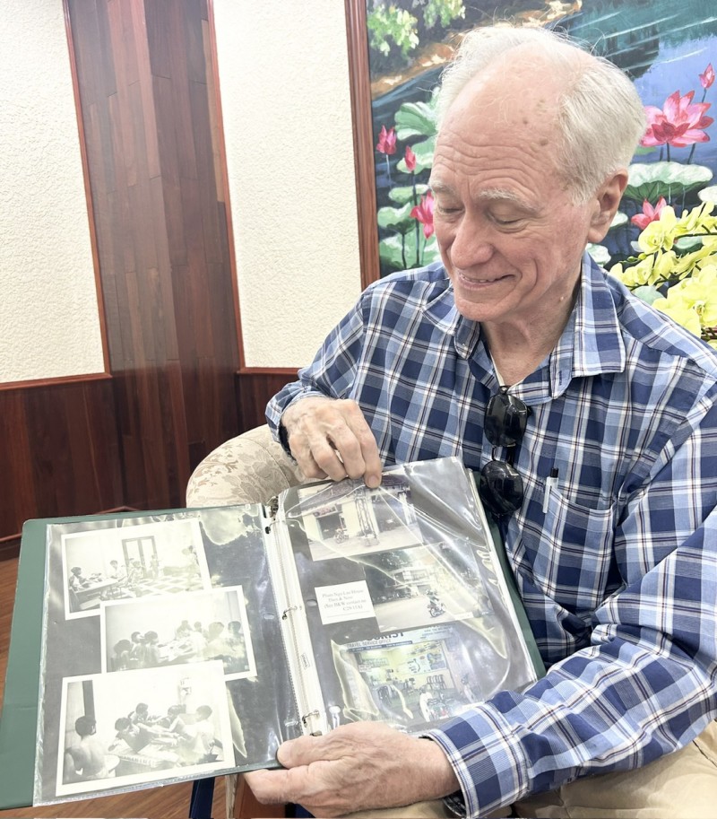 Dick Hughes và hành trình gần 6 thập kỷ đồng hành cùng Việt Nam Dick Hughes và hành trình gần 6 thập kỷ đồng hành cùng Việt Nam