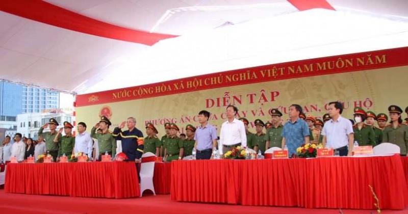 Các đại biểu dự chương trình diễn tập (Ảnh: T.L) Các đại biểu dự chương trình diễn tập (Ảnh: T.L)